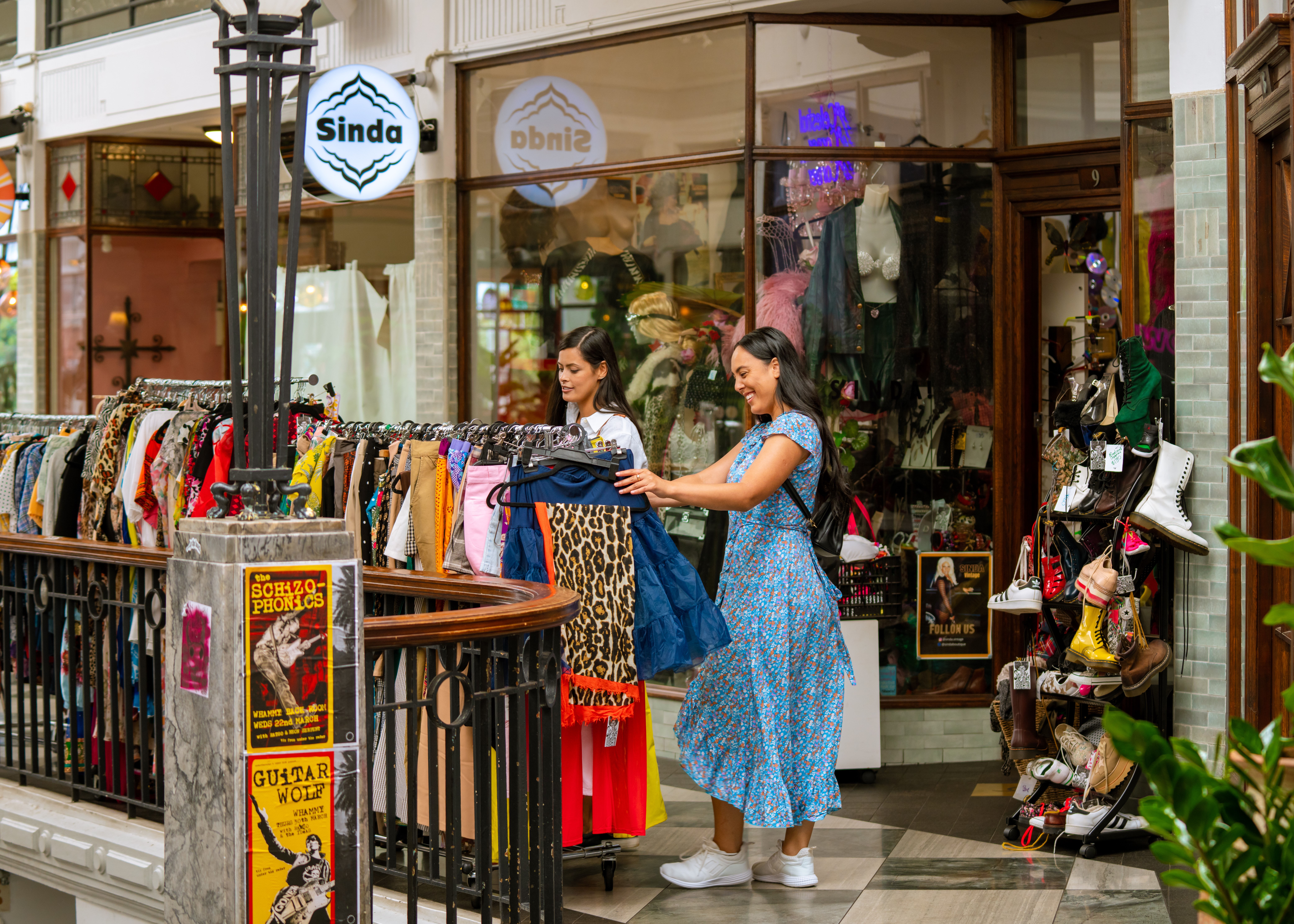 Friends-shopping-in-St-Kevins-Arcade-compressed.jpg Friends-shopping-in-St-Kevins-Arcade-compressed.jpg