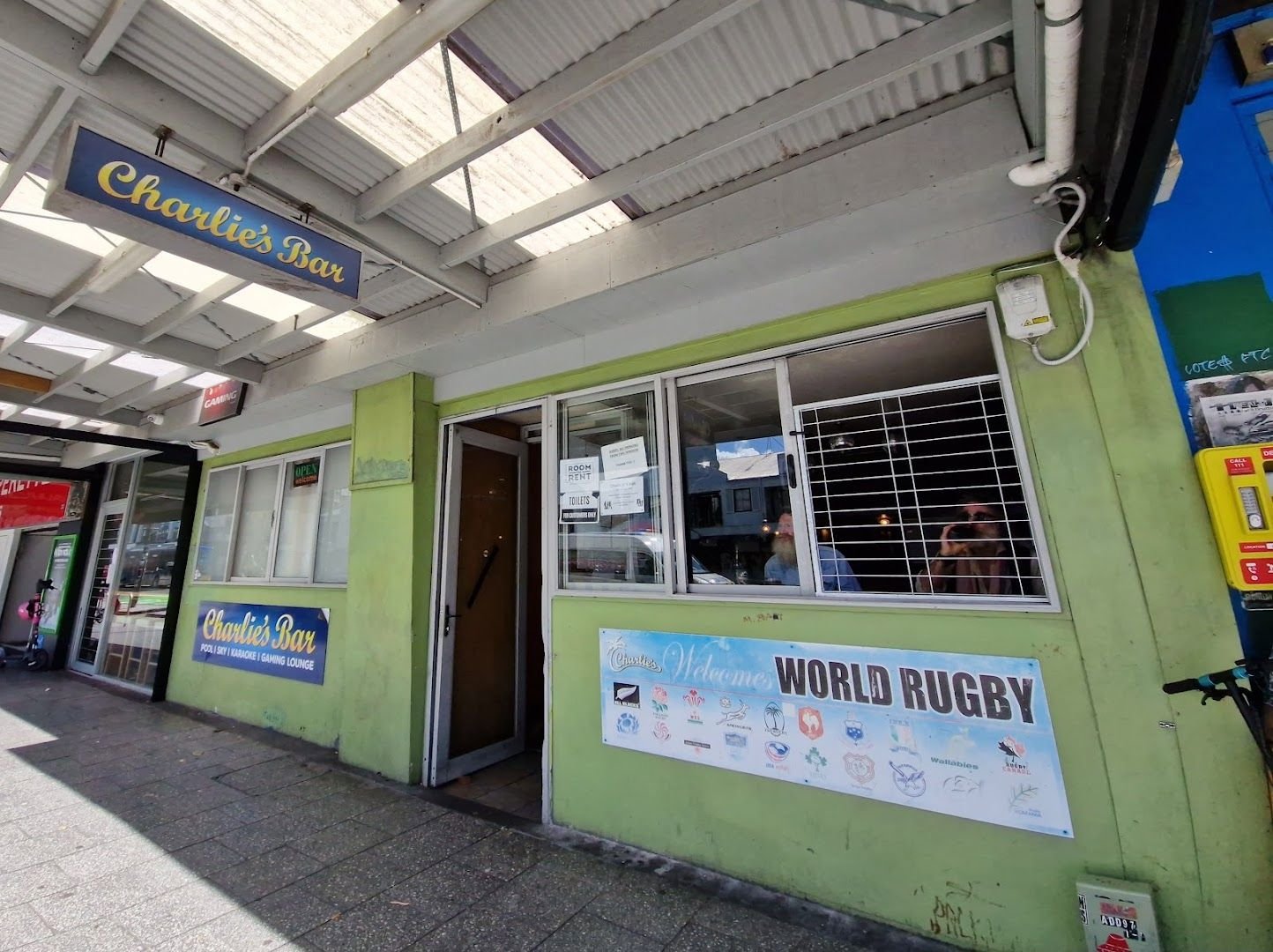 Charlies Bar