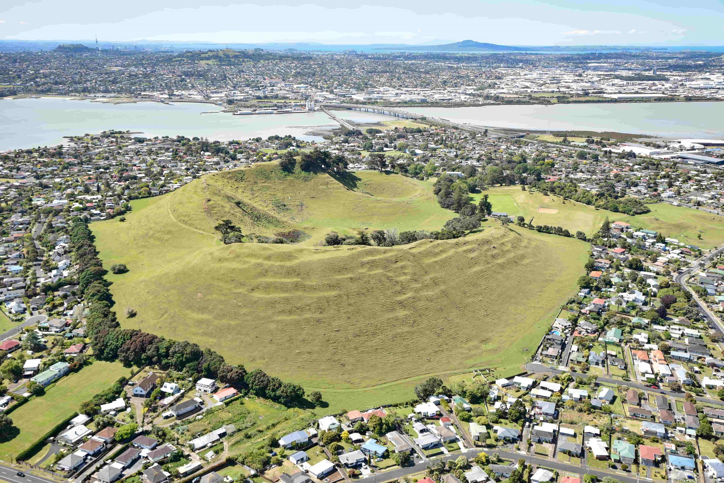 Te Pane o Mataoho  Te Ara Pueru Māngere Mountain