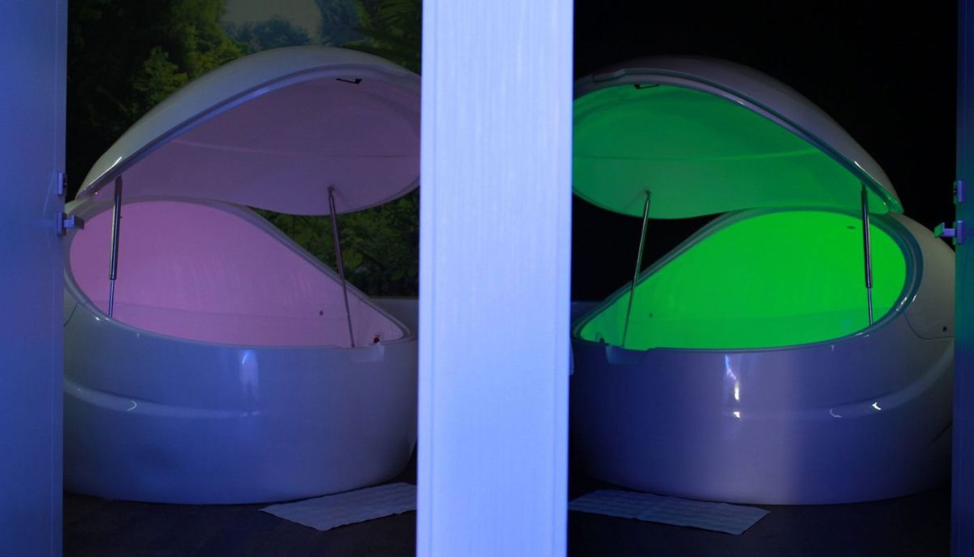 Infinity Float Couples Pods