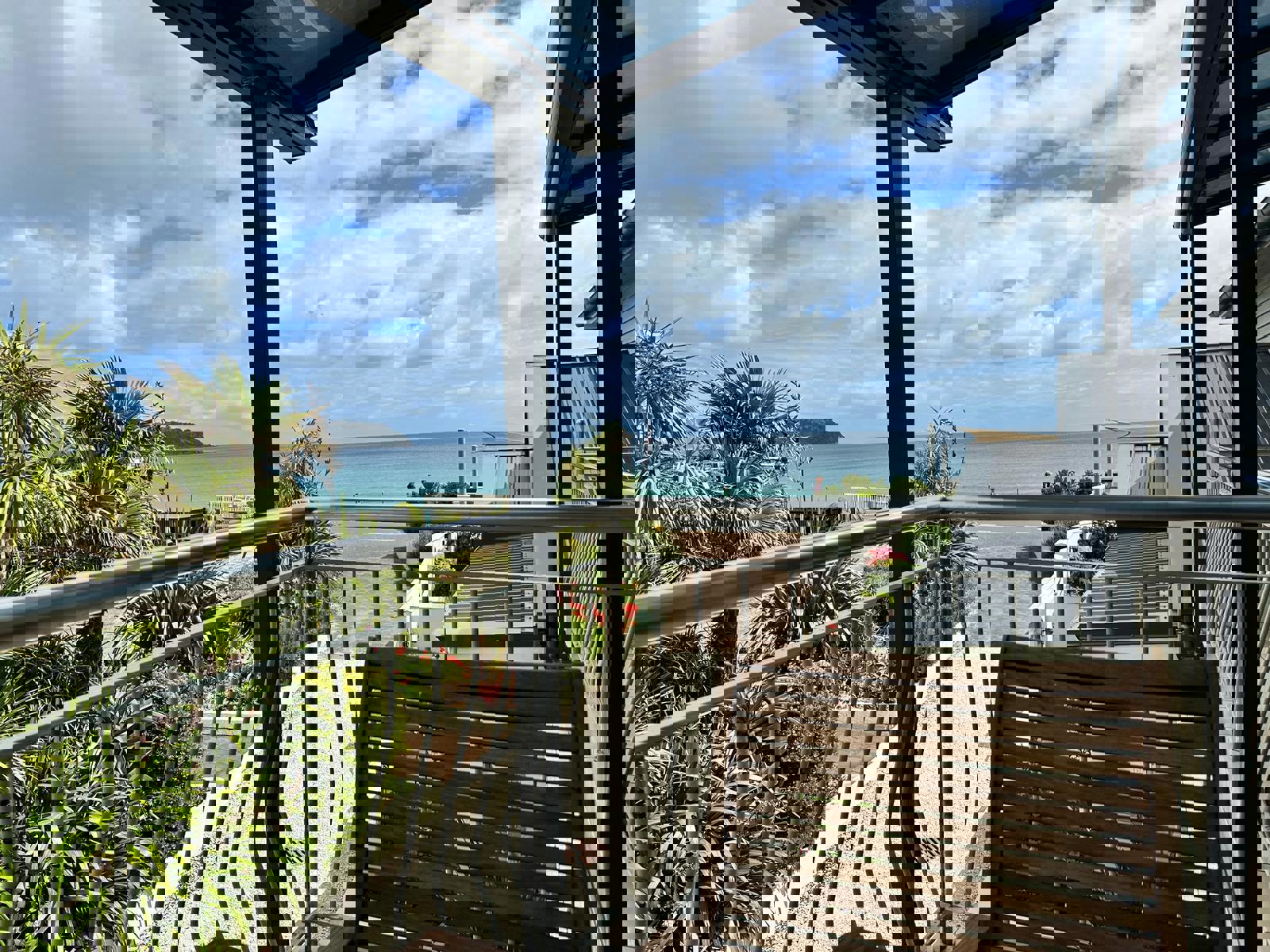 Onetangi   Beachfront  Apartments 