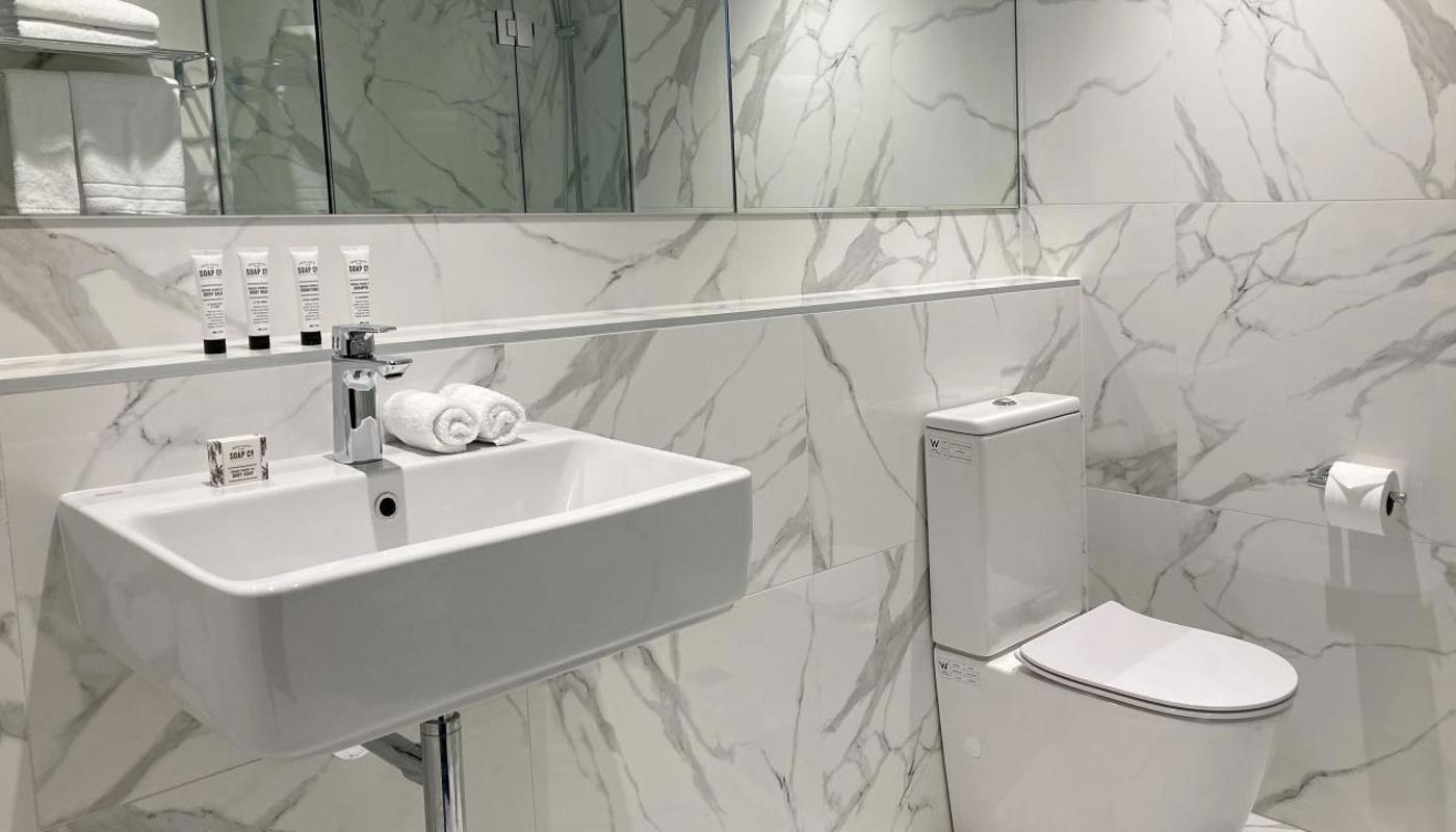 Imagine Beach Road Studio Room bathroom