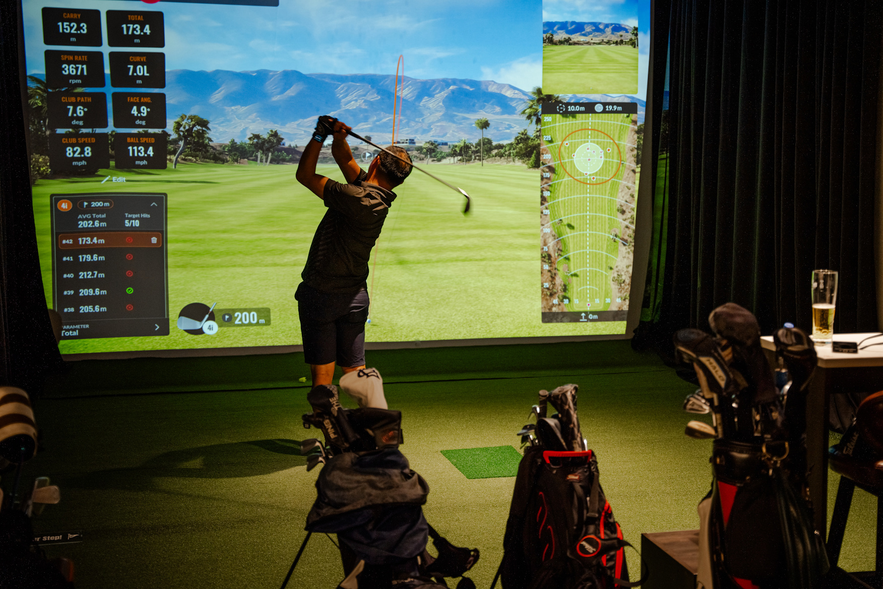 Indoor Golf  Simulator Experience