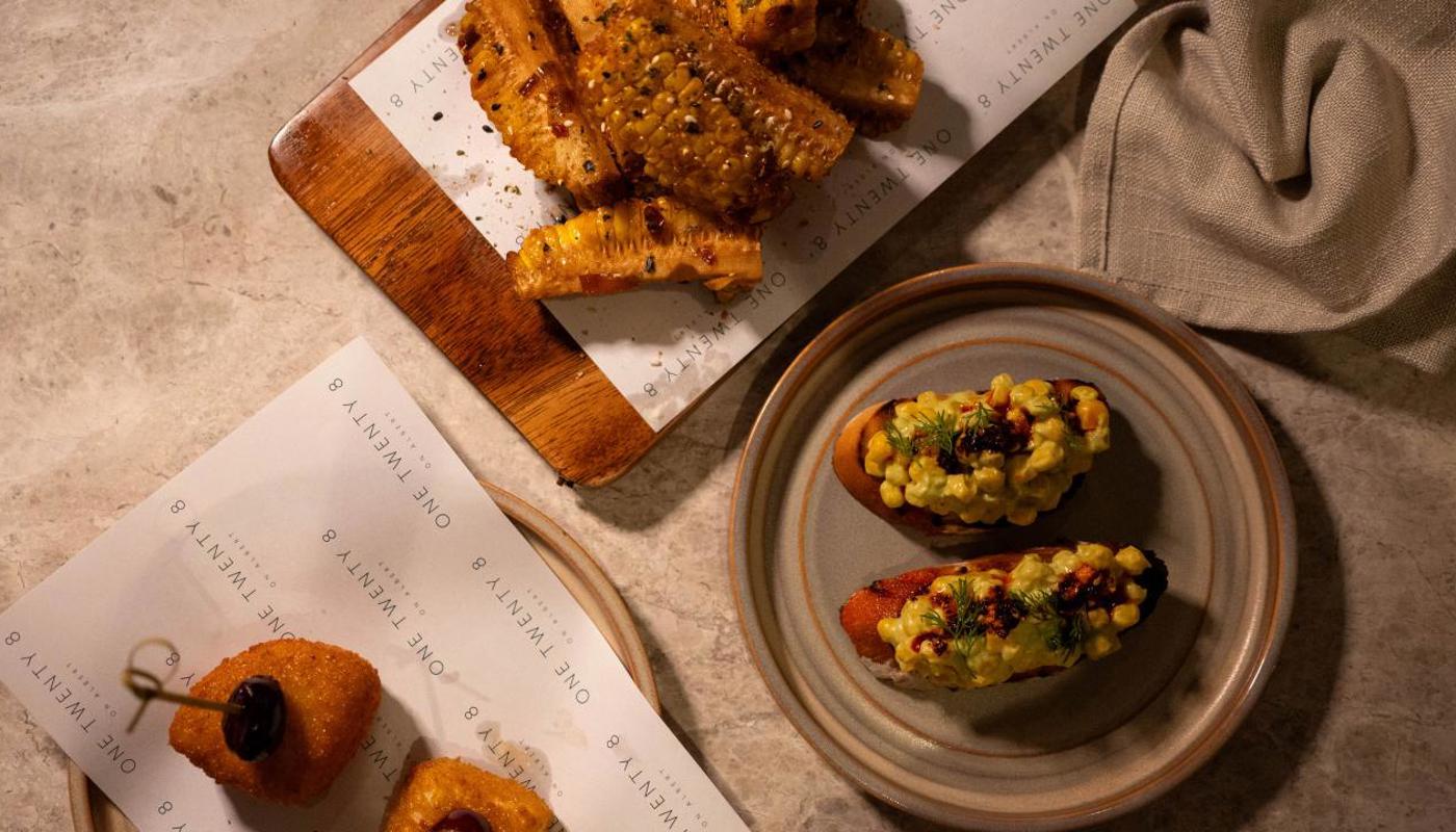 Choose from a range of smaller and larger plates with Asian flair