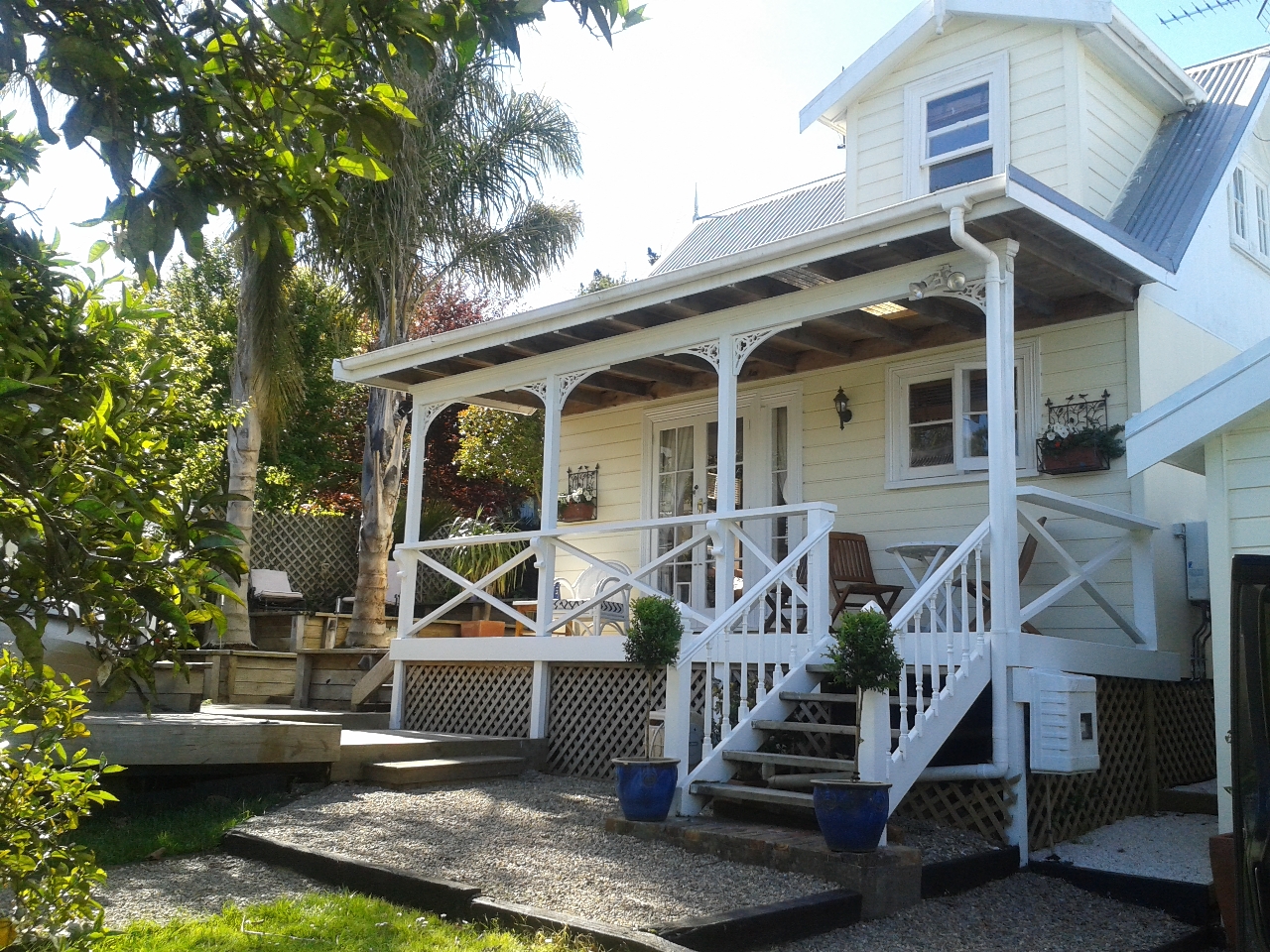 Harbour View Cottage    Boutique B&B