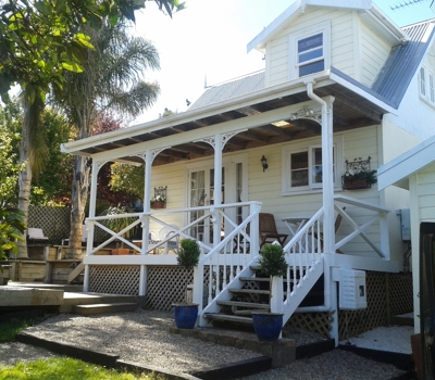 Harbour View Cottage    Boutique B&B