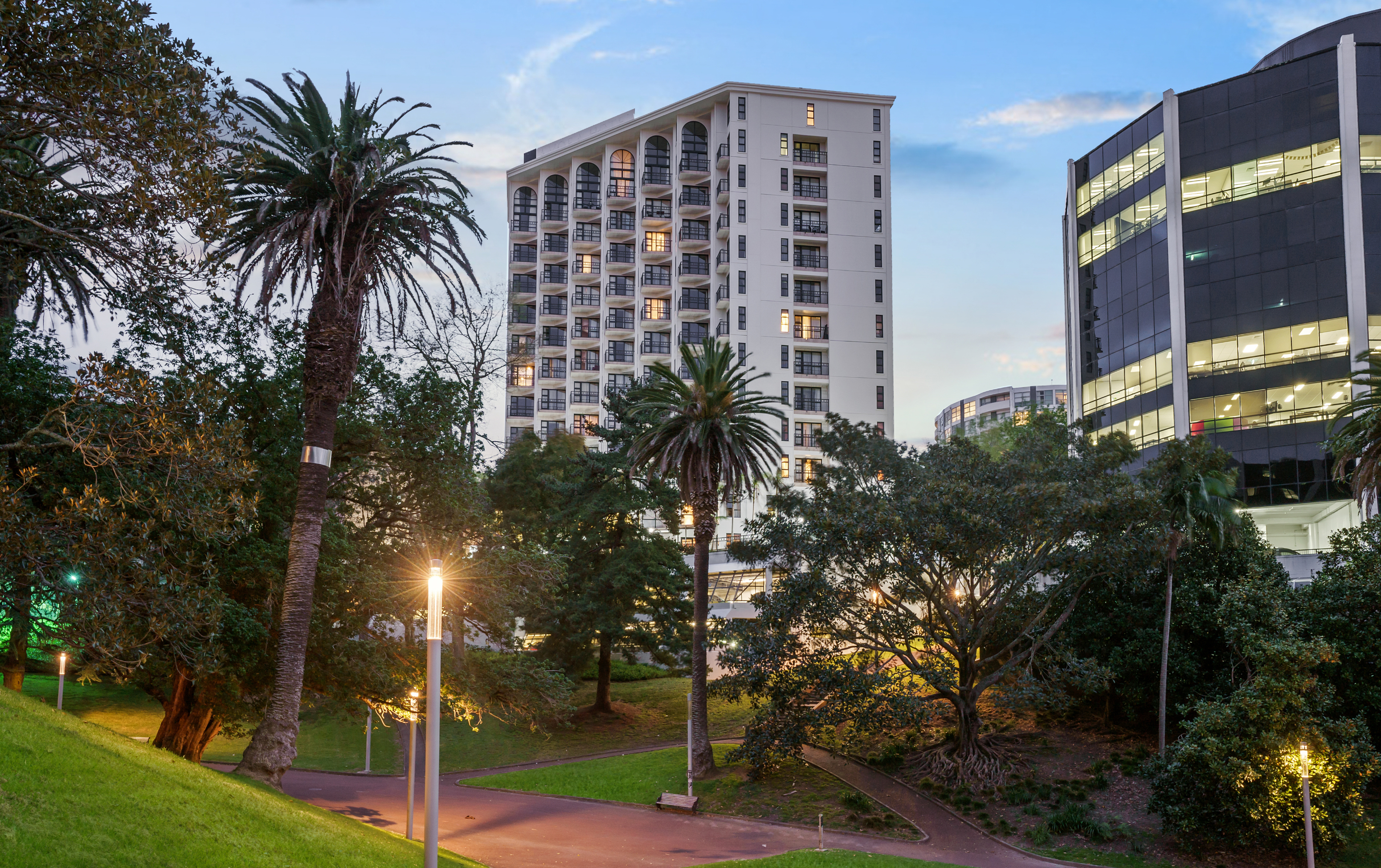 Parkside Hotel & Apartments