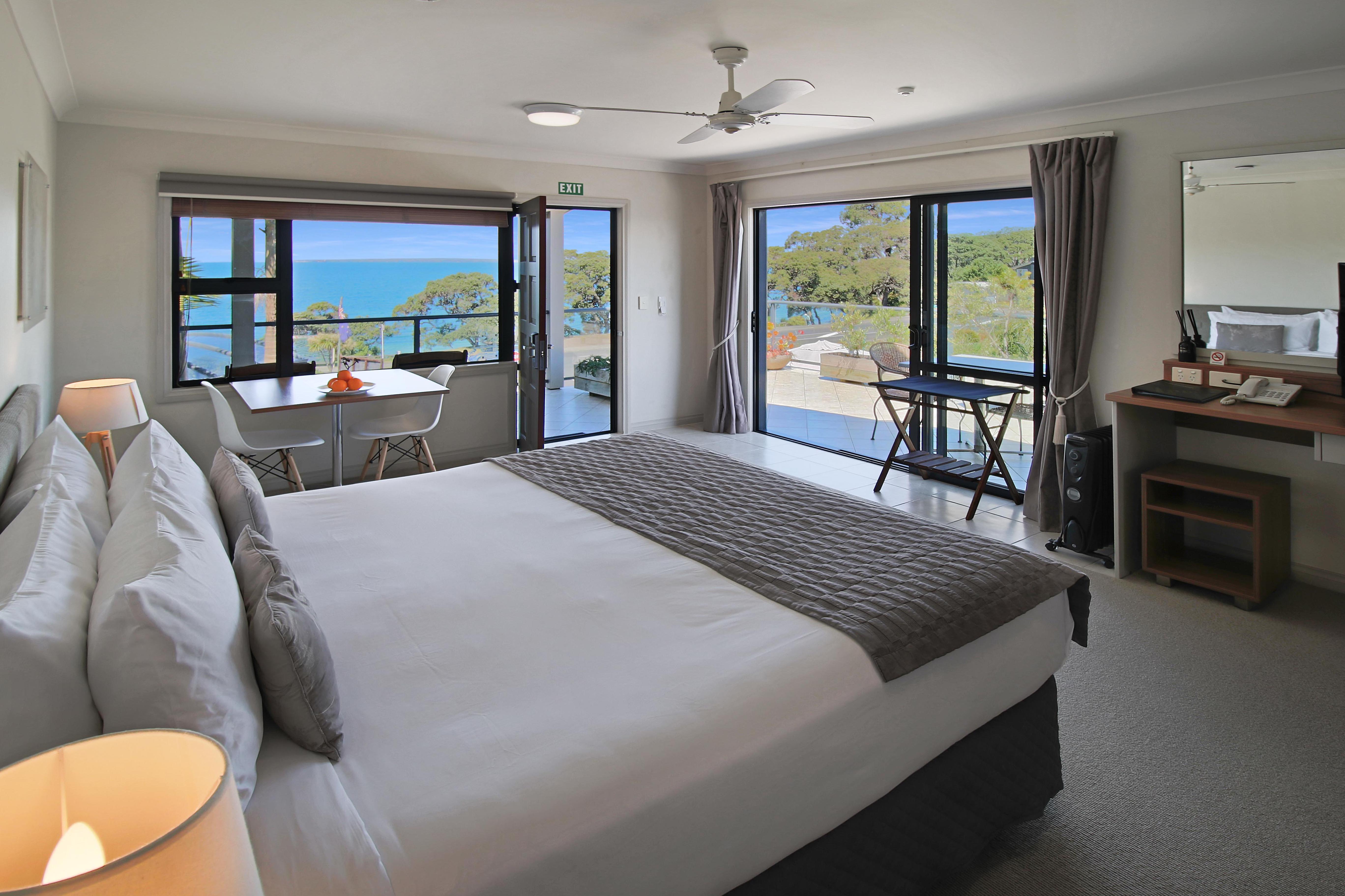 Whangaparaoa   Lodge